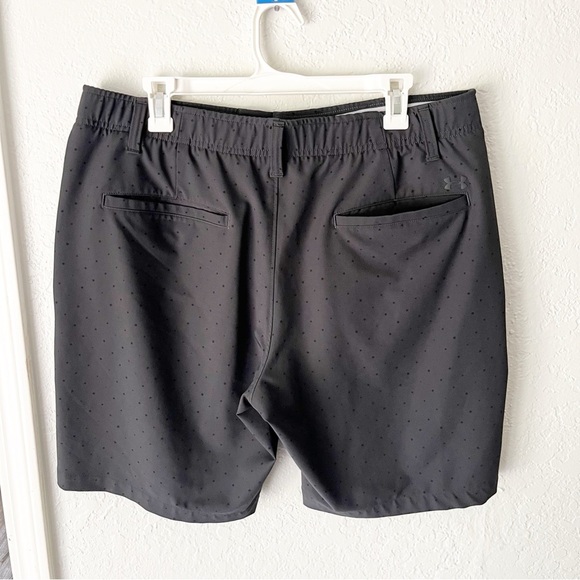 Under Armour Shorts Men's 38 Black Gray Polka Dot Flat Front Stretch Summer - Picture 2 of 10